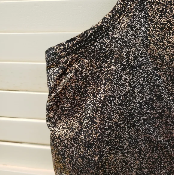 ⭐FABLETICS | Liora Metallic Athletic Ripstop Cowl Neck Kangaroo Pocket Vest - Picture 11 of 16